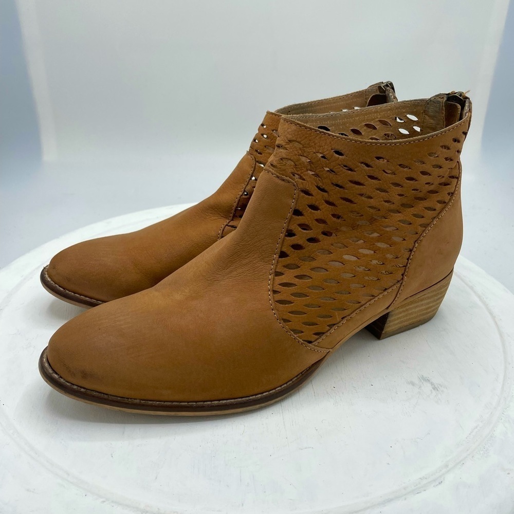 Anthropologie-Seychelles Waypoint Ankle  Boots, Real Perforated Leather